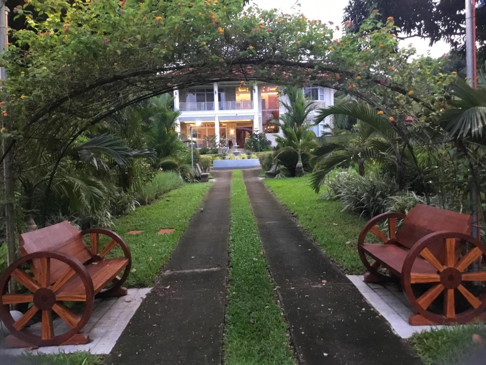 Camiguin Lanzones Resort Mambajao Buitenkant foto